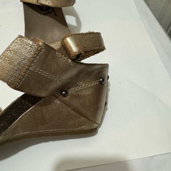 OTBT Trailblazer Wedge Gold Leather / Fabric Size 9.5 M - Picture 7 of 9